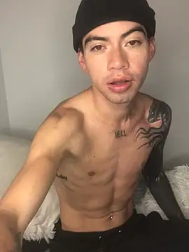 Snapshot of Henophiid chatting on January 11, 2026, 9:14 am Henophiid online show from January 11, 2026, 9:14 am