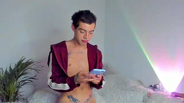 Snapshot of Henophiid chatting on January 12, 2026, 4:29 am Henophiid online show from January 12, 2026, 4:29 am