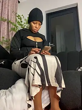 Snapshot of Thando04 chatting on December 21, 2025, 7:43 pm Thando04 online show from December 21, 2025, 7:43 pm