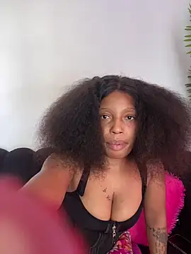 Snapshot of Thando04 chatting on January 7, 2026, 10:40 am Thando04 online show from January 7, 2026, 10:40 am