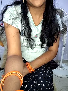 lovelygirl4567 online show from November 10, 2025, 4:17 pm