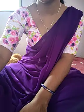 lovelygirl4567 online show from April 18, 2026, 5:22 am