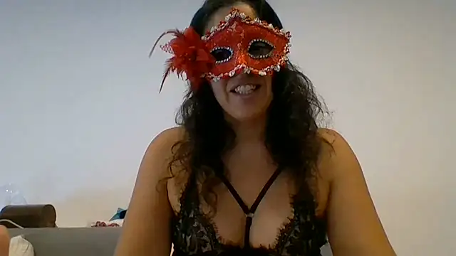couple-tuga online show from June 16, 2026, 12:52 pm