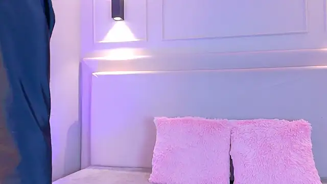 NickyBelmonth online show from November 11, 2025, 11:32 am