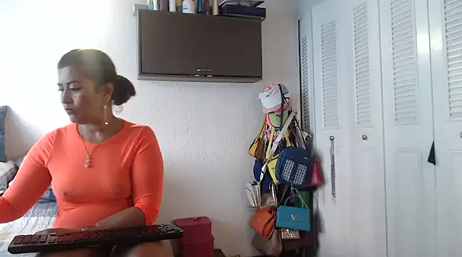 CamilaLix online show from January 6, 2025, 6:41 pm