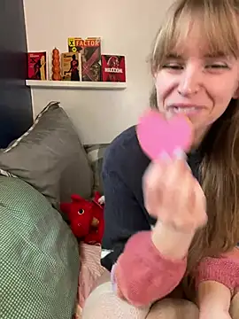 thigh hi online show from January 21, 2025, 4:37 pm