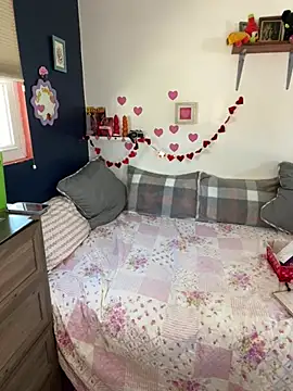 thigh hi online show from February 17, 2025, 5:43 pm