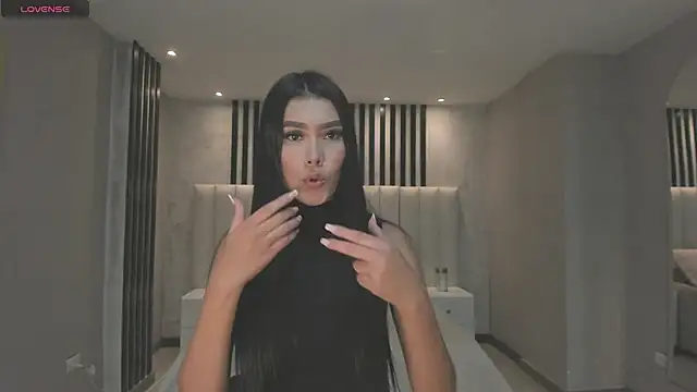 NiaSalvatore online show from February 26, 2025, 8:22 pm