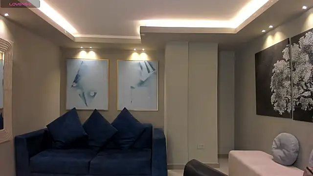 NiaSalvatore online show from October 10, 2025, 7:02 pm