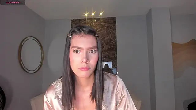 NiaSalvatore online show from February 14, 2026, 3:36 am