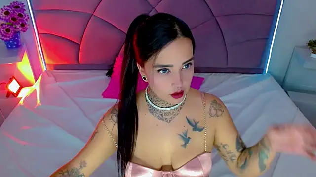 Carolaine01 online show from September 17, 2025, 7:59 pm