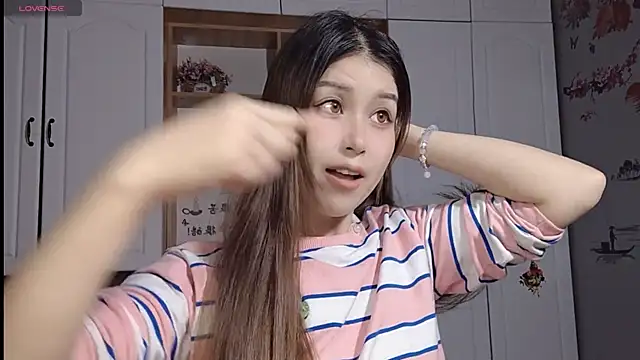 Snapshot of Lucky-xiuxiu chatting on February 22, 2025, 12:05 am Lucky-xiuxiu online show from February 22, 2025, 12:05 am