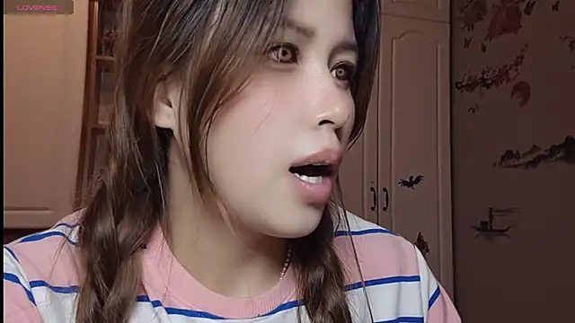 Snapshot of Lucky-xiuxiu chatting on February 22, 2025, 6:17 am Lucky-xiuxiu online show from February 22, 2025, 6:17 am