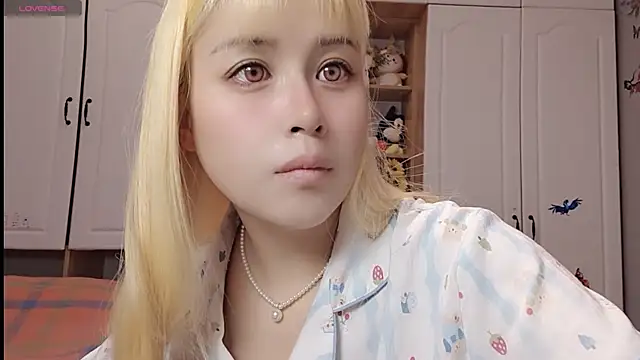 Snapshot of Lucky-xiuxiu chatting on February 24, 2025, 2:30 am Lucky-xiuxiu online show from February 24, 2025, 2:30 am