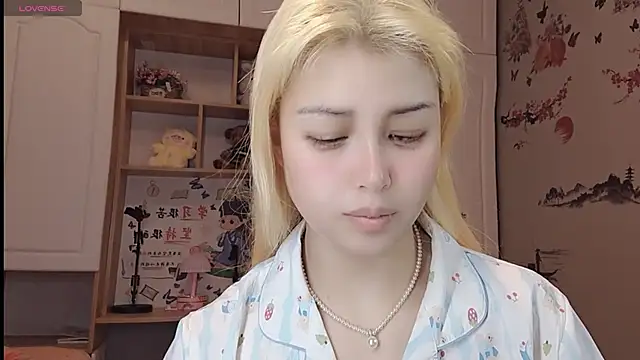 Snapshot of Lucky-xiuxiu chatting on February 25, 2025, 3:42 am Lucky-xiuxiu online show from February 25, 2025, 3:42 am