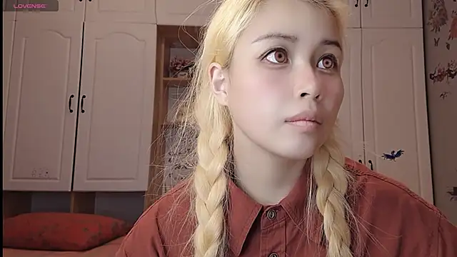 Snapshot of Lucky-xiuxiu chatting on February 26, 2025, 1:21 am Lucky-xiuxiu online show from February 26, 2025, 1:21 am