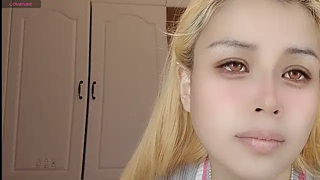 Snapshot of Lucky-xiuxiu chatting on March 6, 2025, 12:00 am Lucky-xiuxiu online show from March 6, 2025, 12:00 am