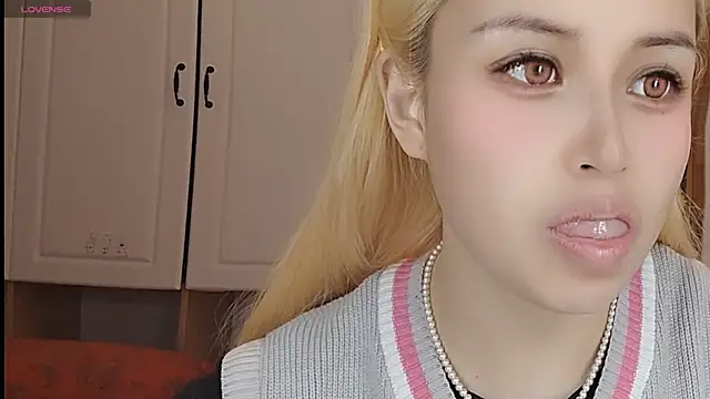 Snapshot of Lucky-xiuxiu chatting on March 7, 2025, 12:58 am Lucky-xiuxiu online show from March 7, 2025, 12:58 am