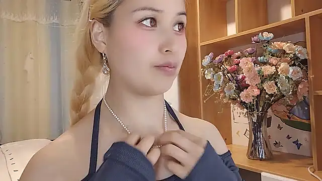 Snapshot of Lucky-xiuxiu chatting on March 20, 2025, 1:48 pm Lucky-xiuxiu online show from March 20, 2025, 1:48 pm