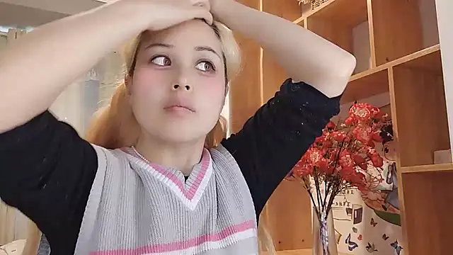 Snapshot of Lucky-xiuxiu chatting on March 23, 2025, 7:20 am Lucky-xiuxiu online show from March 23, 2025, 7:20 am