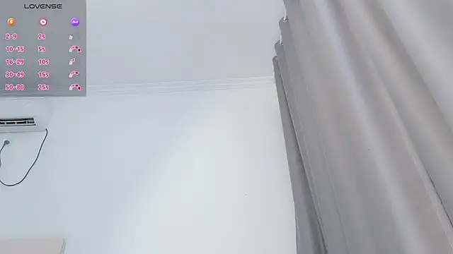 Snapshot of Lucky-xiuxiu chatting on November 17, 2025, 12:00 pm Lucky-xiuxiu online show from November 17, 2025, 12:00 pm