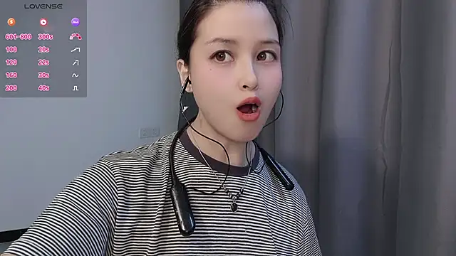 Snapshot of Lucky-xiuxiu chatting on November 25, 2025, 3:23 pm Lucky-xiuxiu online show from November 25, 2025, 3:23 pm