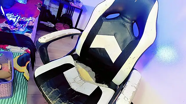 Gisele fox online show from April 18, 2026, 7:18 pm