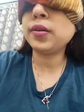 shreya1765 online show from November 11, 2025, 11:32 am