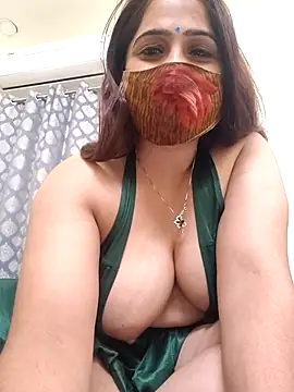 shreya1765 online show from November 12, 2025, 10:15 am