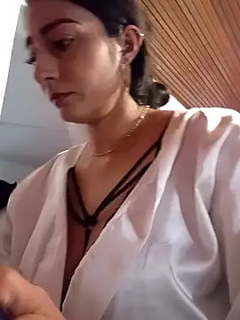 BELLA--26 online show from February 5, 2025, 2:48 pm