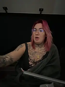 Mia-Fuchs online show from January 13, 2025, 9:09 pm