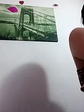 Anniee x online show from April 24, 2026, 12:29 pm