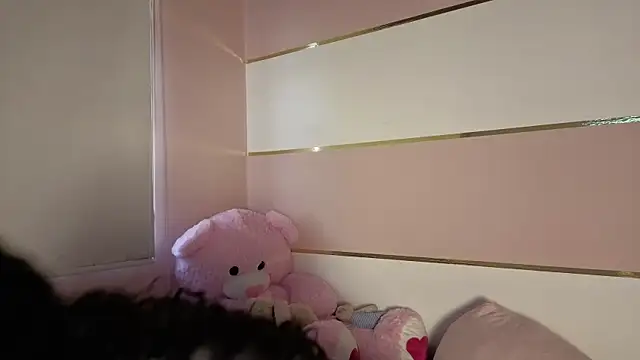 Charlotte  Miller online show from November 4, 2025, 11:31 am