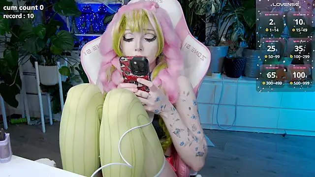 cutelittlepuff online show from March 22, 2026, 3:59 pm