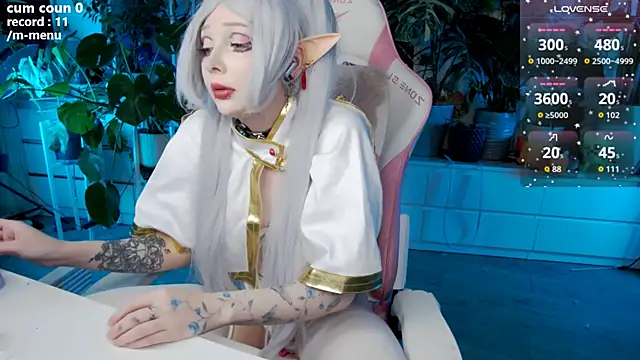 cutelittlepuff online show from April 4, 2026, 4:04 pm