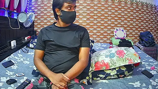 Hot Nila online show from April 19, 2026, 3:06 am