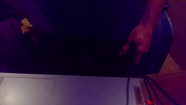 bluedragon0525 online show from October 11, 2025, 3:39 am