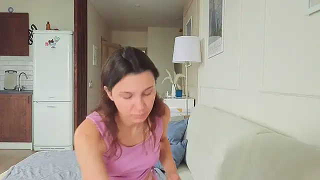 KristineEsme online show from September 25, 2025, 4:38 am