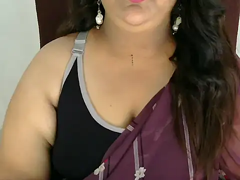 Jenny lovee online show from May 6, 2026, 9:47 am