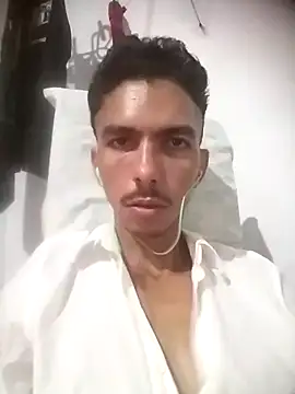 MagrinhoSaradoo online show from March 4, 2025, 11:32 pm