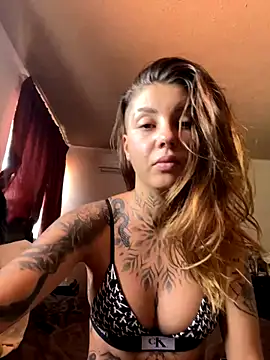 Izy cute  online show from September 11, 2025, 6:19 pm