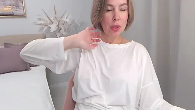 Snapshot of AnnyUBright chatting on November 8, 2025, 1:33 pm AnnyUBright online show from November 8, 2025, 1:33 pm