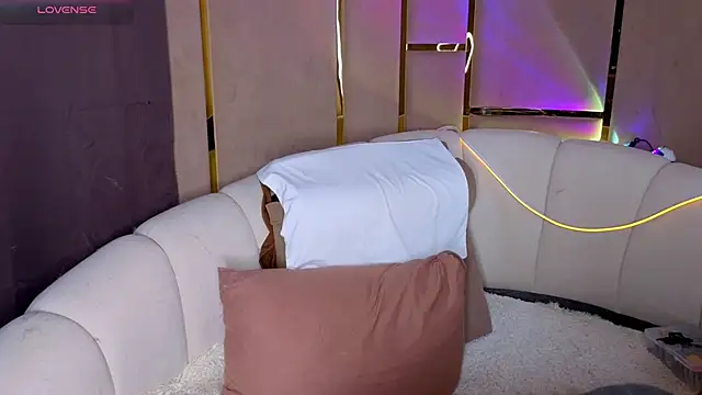 emilytrays online show from April 26, 2026, 9:18 am