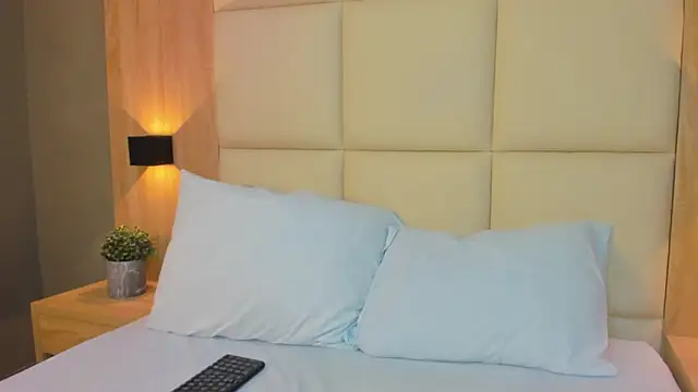 antonella cutie  online show from December 19, 2025, 12:12 pm