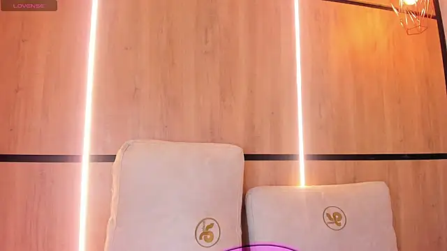 ashlyn parker online show from December 2, 2025, 8:04 pm