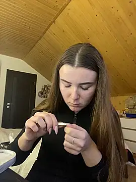 mewKate online show from March 11, 2025, 4:18 pm