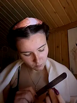 mewKate online show from October 4, 2025, 3:54 pm