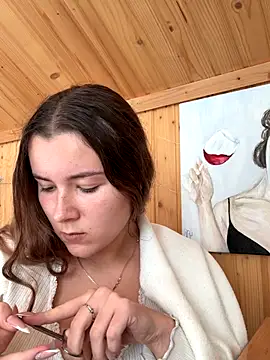 mewKate online show from October 20, 2025, 12:38 pm