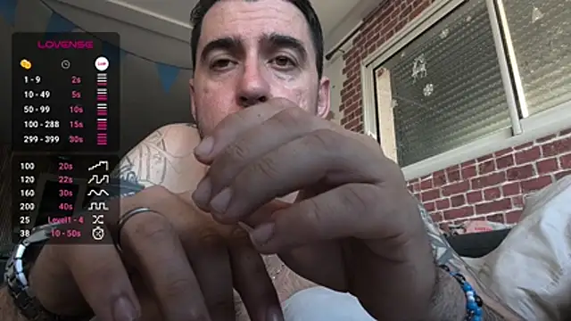 thefrenchkiss25 online show from April 7, 2026, 5:02 pm