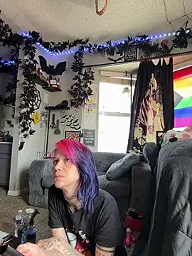 Snapshot of trashbrat chatting on May 24, 2026, 9:31 pm trashbrat online show from May 24, 2026, 9:31 pm